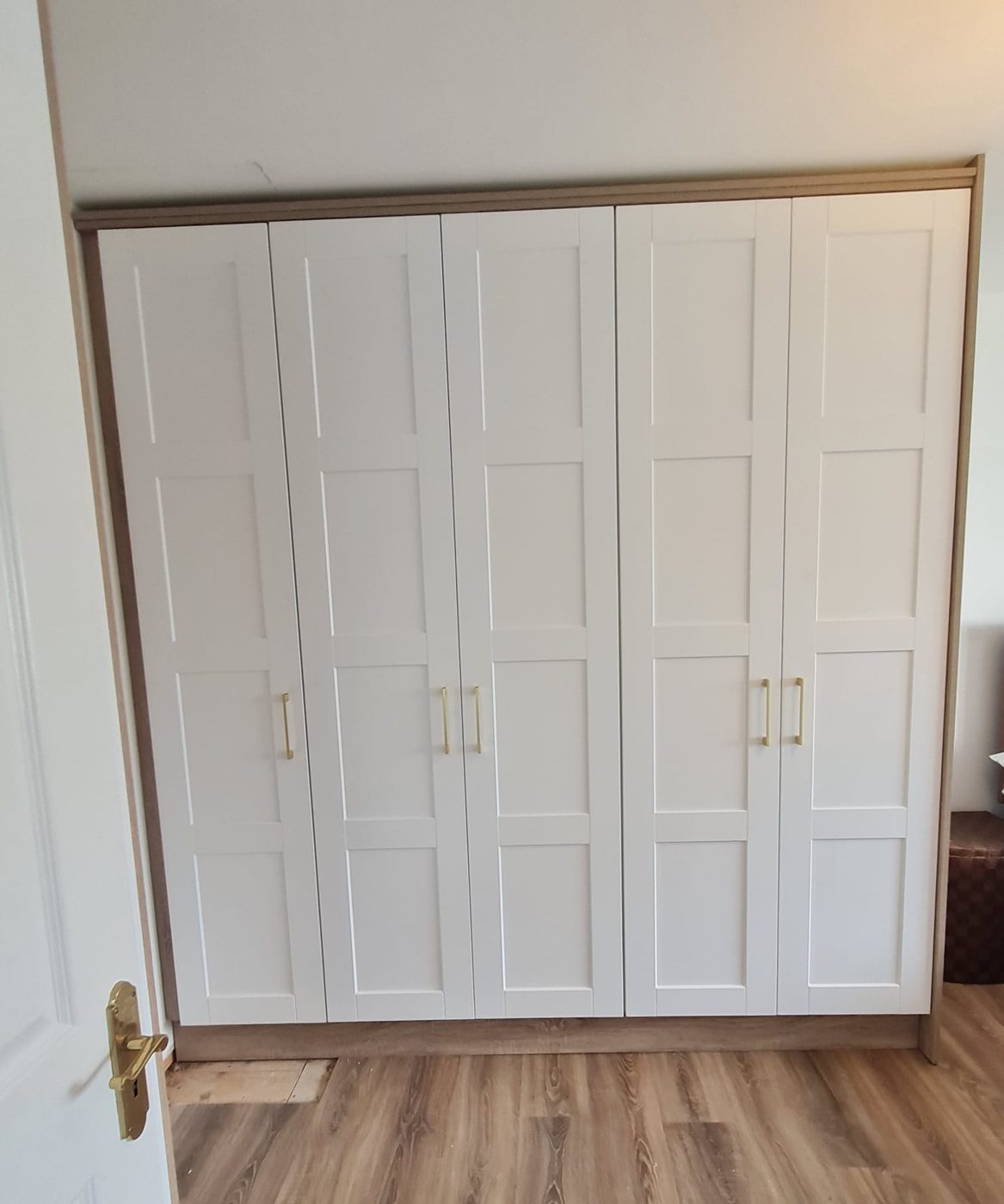 White shaker doors with brass handles